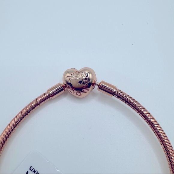 🆕Moments Heart Clasp Snake Chain Bracelet - Picture 6 of 8